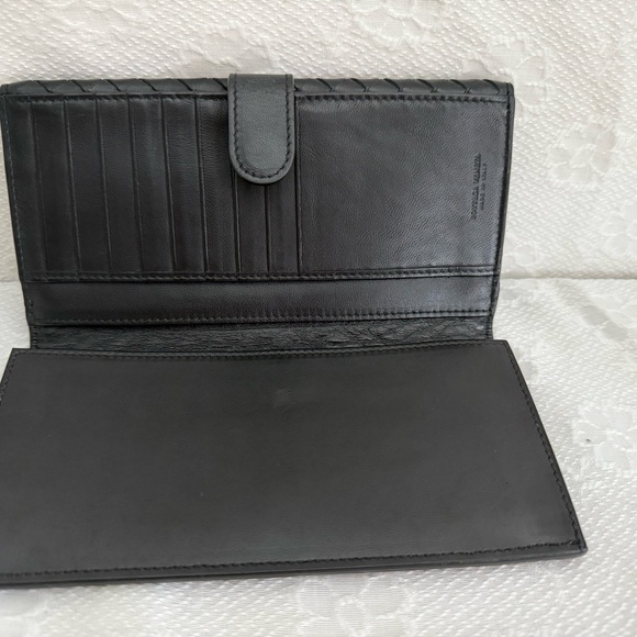 Bottega Veneta Black Intrecciato lambskin long wallet - Picture 5 of 11